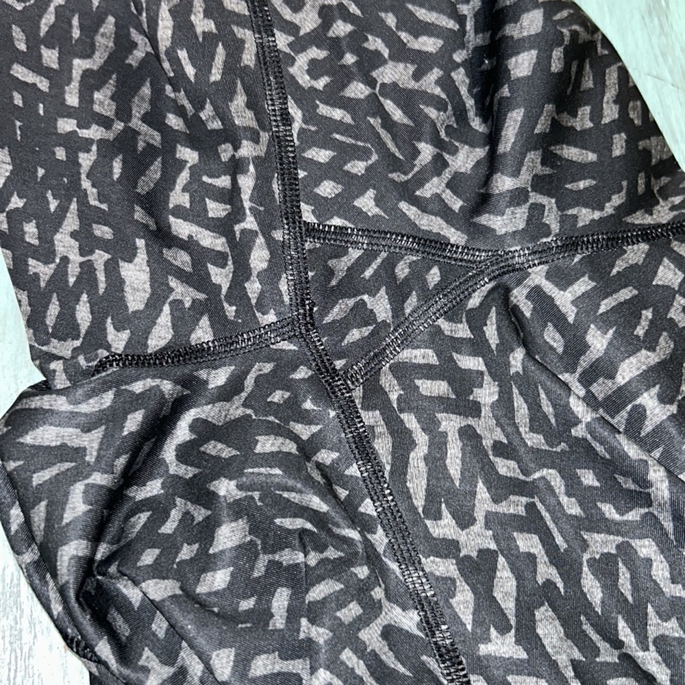 Lululemon - Picture 6 of 6
